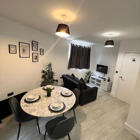 2 Bedroom Flat 런던 외부 사진