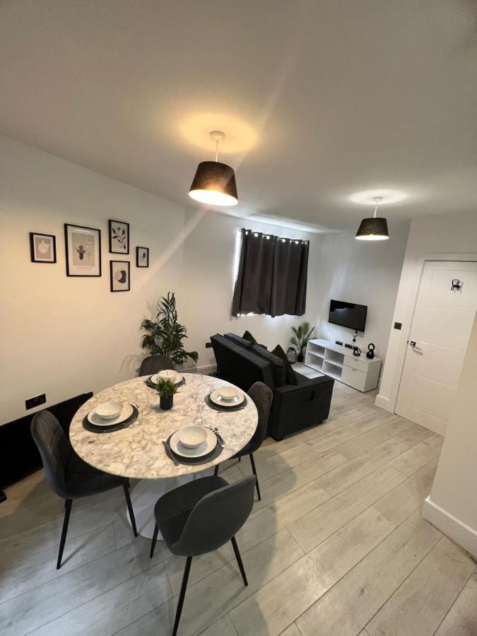 2 Bedroom Flat 런던 외부 사진